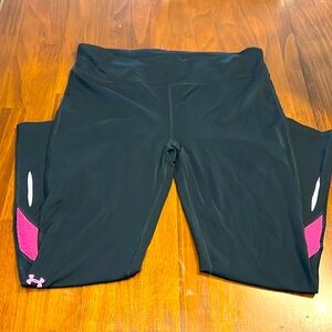🎀 Black Under Armour leggings with pink Breast Cancer Awareness accents 🎀